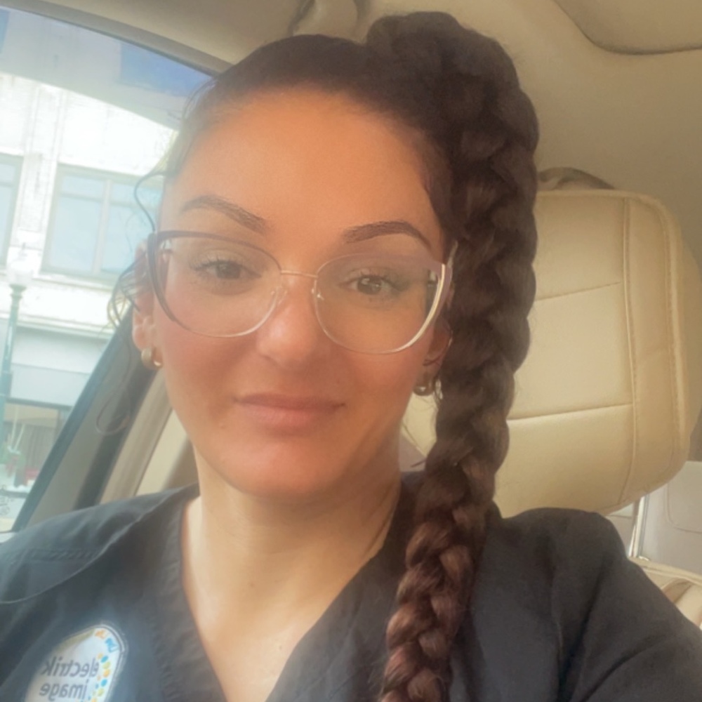 Meet your Posher, Adrienne